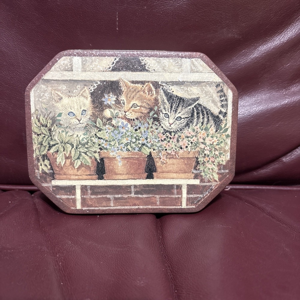 Vintage Keller Charles of Philadelphia tin box kittens in a window